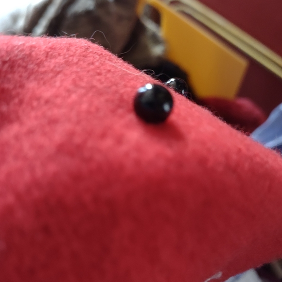 Vintage Red beret with tacked on buttons - Picture 2 of 3